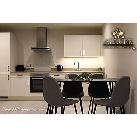 2 Bed 2 Bath Apartment Leeds (West Yorkshire)
