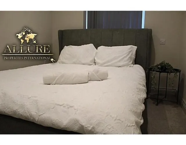 2 Bed 2 Bath Apartment Leeds (West Yorkshire)